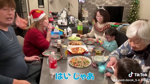 【クリスマス】初めてサンタを見た子供達の泣く理由が可愛おしすぎた03