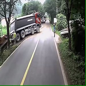 3M views · 142 reactions | The stupidest drivers | Big World | Facebook