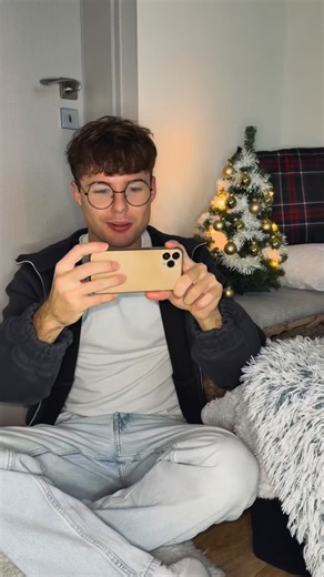 David Hanzlík | Nevíš, co na sebe? Mrkni na @house_brand !🔥 Stáhni si appku a využij slevový kód: HANZLIKDD na 20% slevu na nezlevněné produkty! KÓD PLATÍ... | Instagram