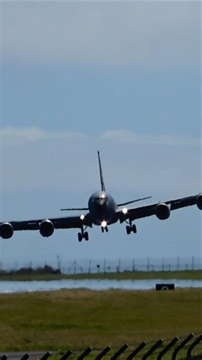 Going Around in Crosswind KC-135R USAF at Lajes Açores #shorts