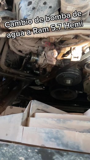 Cambio de bomba de agua a Ram 5.7 Hemi
