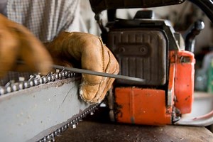 7 BEST Chainsaw Sharpeners: Manual Vs Electric Sharpeners