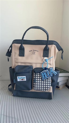 ▼ デジタル時代の学びをサポート ▼ 🔋 充電フレンドリー - モバイルバッテリー収納に最適 📱 デバイス保護 - タブレットとスマホを分けて収納 💡 整理の知恵 - コード類もすっきり整理可能 「伝統的なデザインに、現代の機能を融合」 #スマート学生 #デジタル学習 #デバイス収納 #コード整理 #現代学生