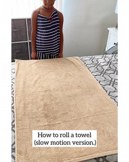 Here’s the slow motion version showing how to roll your towels. It will not be perfectly center in the beginning since it is not a perfect square. If you follow these steps the roll will come out straight in the end. 😊 #fyp #fypシ #folding #tutorial #trending #tipsandtricks #cleaningtiktok #howto #organize #cleaning #laundry