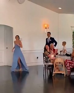 28K views · 52 reactions | OMG how good is this maid of honor and best man entrance dance?! Tag your MOH and BM if this is something they would totally do at your wedding ⁣ #cocomelody #TrueBeautyEmpowered #weddingideas .⁣⁣⁣⁣⁣ Video via @lauren.weyand (IG) | Cocomelody | Facebook