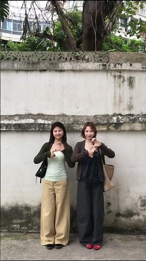 Gesture Dance Tutorial: Easy & Sweet Jumping Move Cupid Gesture