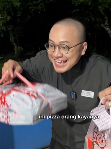 Sketsa Komedi: Joy & Mang Meng Beli Pizza Orang Kaya, Ada Hantu!