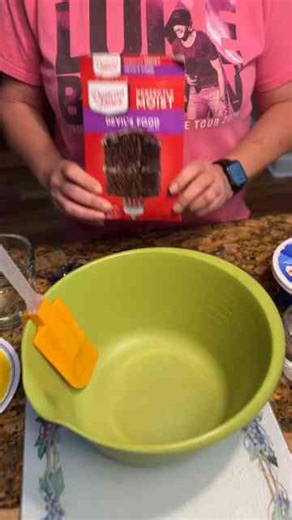 An Easy Spring Cake for Any Occasion