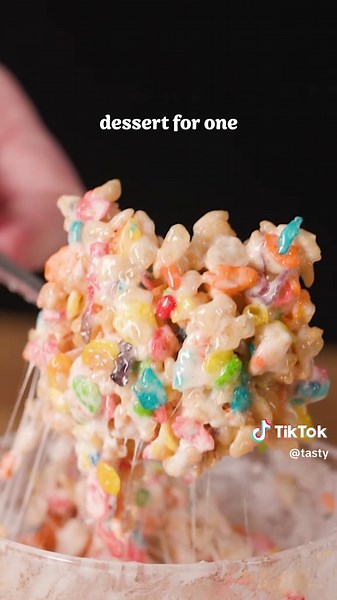 When you're craving a sing serving dessert, make the microwave your bestie. 🫶