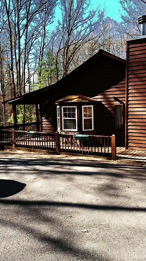 TAKE ME HOME to 60 Tuttle Lane in Murphy North Carolina! 😍 #Speedtour for a quick highlight of all the wonderful things love about this cabin. - 2 bedrooms / 2 bathrooms - Full unfinished basement for expansion - Laundry and primary all on main level -wood burning stacked stone fireplace - Paved half circle drive - Covered porches - Wooded backyard - minutes from downtown #murphync #cabinsforsale #remax #realtor #poltrockteam #realtorsoftiktok #realtoremily #speedtour #takemehome #investmentpro