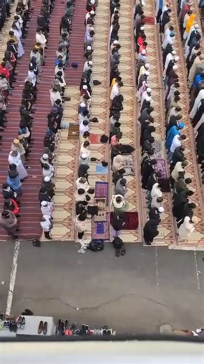 世界のみなさんへ。これが今、日本で起きている現実です。神奈川県では、新たな宗教施設の建設が進んでいます。しかもその規模は、既存の大型施設の約7倍とも言われるレベル。問題はここからです。日本では今、人口減少地方の空洞化移民受け入れの議論これらが同時に進んでいます。つまり、「誰がこの国の文化を守るのか？」という本質的な問題に直面しています。これは宗教の問題ではありません。文化価値観共存のルールの問題です。日本はこれまで、「和」を大切にしてきた国。相手を尊重する周りと調和する地域に溶け込むこの価値観の上で社会が成り立っています。だからこそ今、問われている。新しく来る人たちは、この価値観を理解しているのか？そして日本人自身も問われている。自分たちの国をどうしたいのか？