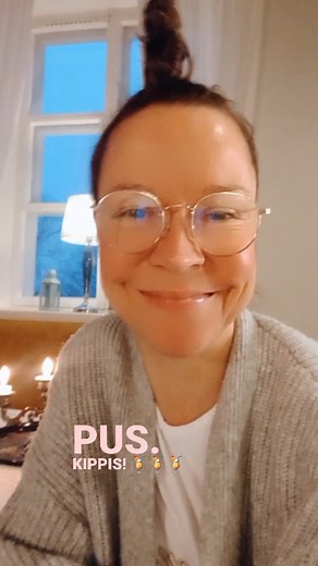 Stand up -koomikko Saana Peltola tarttuu tabuihin alkoholista – Yhet vielä? stand up -sooloesityksen ensi-ilta 8.2. Teatteri Avoimissa Ovissa! MTV3:n Komediaklubista ja Nelosen Stand up! -ohjelmasta tuttu Saana Peltola luopui alkoholista ja käsittelee päätöstään ja suomalaisen alkoholikulttuurin ilmiöitä uudessa stand up -esityksessään. Yhet vielä? on henkilökohtainen, omakohtainen ja yhteiskunnallinen katsaus alkoholiin – päihteeseen, joka on yhtä aikaa juhlan symboli, rentoutumisen väline ja r