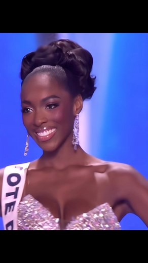 Bờ Biển Ngà intop 5 #hoahau #model #catwalk #missuniversevietnam #missuniverse #beautyqueen #VincentMakeupandHair #Missgrandinternational #Missuniverse #fashionshow #misscosmo #Vincentmakeup #miss | Vincent Tran