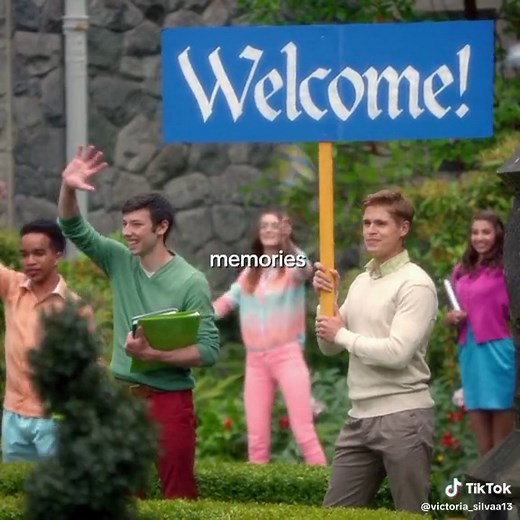 Descendants 4 Tribute and Memories: Evie, Mal, and Auradon City