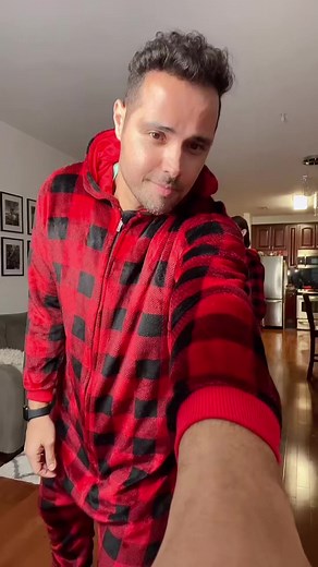 36K views · 926 reactions | Counting the days for Christmas! #reels #husbandwife #dance #christmas #christmas2023 #holidays | That Brazilian Couple | Facebook