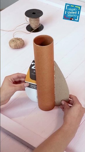 Create a decorative vase with recycled cardboard and jute