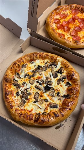 Crispy New York style pizza in Columbus, Ohio 🍕❤️ #beyonddoughpizza #pizza #foodlover #pizzalover #pepperoni #newyorkstyle #pickeringtonohio #columbusohio | Beyond Dough Pizza