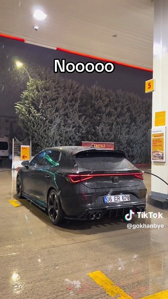 Cupra León Review: Performance and Features Explained