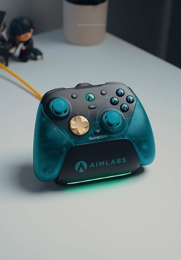WAIT… an 8K wireless controller?! 👀 I’ve been testing the GameSir G7 Pro 8K PC Aimlabs Edition and this thing genuinely feels BUILT for competitive gaming. First off, the Aimlabs collab design looks SO clean in person. The cyan accents instantly stand out on my setup 🔥 But the real star here is the performance. You get an insane 8000Hz polling rate both wired AND wireless, so every movement feels ridiculously responsive and smooth. The new Gen-2 TMR sticks feel super accurate too—smooth aim, r