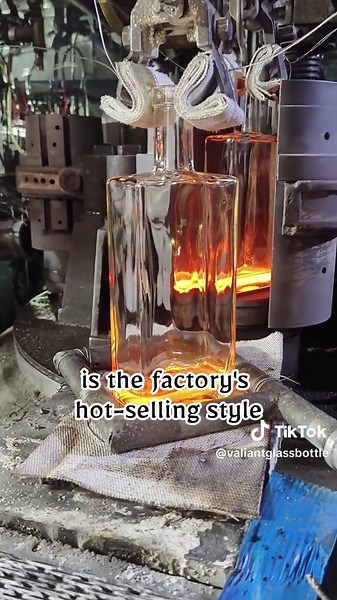 ✨ Witness the making of perfection! Our 750ml square-shaped, thick-bottomed, long-neck glass bottle with a cork finish is crafted from premium extra flint glass. From the glowing mold to the cooling annealing furnace, every step ensures brilliance and durability. 🔥 Designed for the mid-to-high-end market, this crystal-clear bottle is the ideal vessel for whiskey, tequila, vodka, brandy, gin, and other fine spirits. Elevate your brand with packaging that speaks elegance and quality. 🥃 #valiant 
