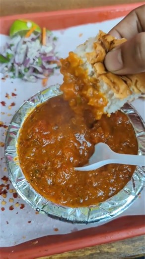 butter bread with spicy mashed vegetable curry