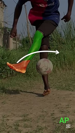football ⚽skill don't scroll down 😞#shorts #viral #trending #football #footballskillschallenge #fifa