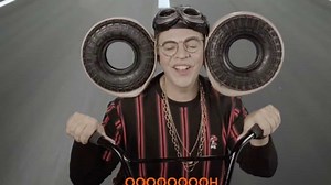 Marc Labrèche imite Roxane Bruneau et même elle n’en revient pas