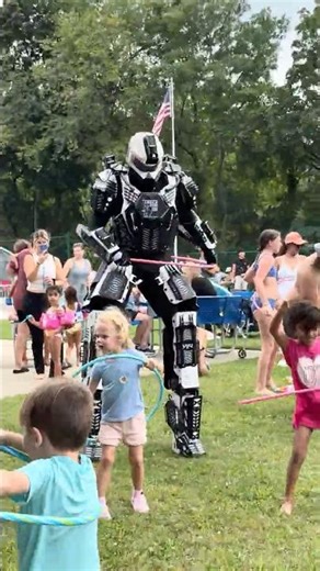 Kids’ party with a Megabot 🎉🤖👦 #KidsParty #RobotParty #PartyWithRobot #KidsBirthdayFun