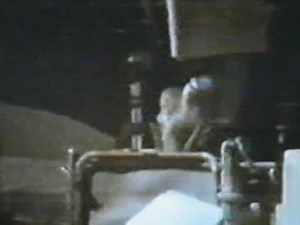 Devido a gravidade da Lua ser apenas 1/6 da força da gravidade na Terra, é possível saltar muito mais alto, como fica claro nesse vídeo da missão Apollo 16 em abril de 1972. #nasa #apollo#ciência #astronautica #pousolunar | Ned Oliveira / Astronomia