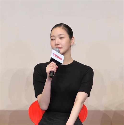 #YumisCells3 Press ConferenceKim Goeun: Actually, my “comedy cells” are pretty big😂 I really enjoy making people laugh, so I was really excited while acting because Yumi has a lot of comedic side. Also because the director has loud laugh, I felt a bit disappointed when I couldn’t hear him laughing from behind the monitor. That’s why I’m having so much fun while filming.