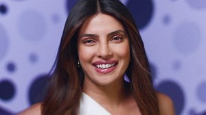 Max Factor Miracle Pure Skin Reset Foundation, 2-in-1 Serum und flüssige Foundation, natürliche Deckkraft mit mattem Finish, Reset-Komplex, Fb. 10-30 Fair