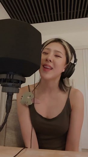 ERIKA rare cover of a mandarin song! #聽說你