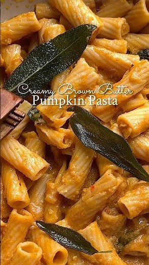 The perfect fall pasta does exist! & it’s ready in less than 20 minutes. Creamy pumpkin pasta 🔥