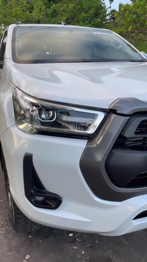 You see da body dey 🥵 #hilux #hilux4x4 #fypシ゚viral #corporatebaddie #hilux2023 #trinidadandtobago #trini_tiktoks #trinibaby #femaledriversoftiktok #hiluxbaby #corporategirlies #fyp