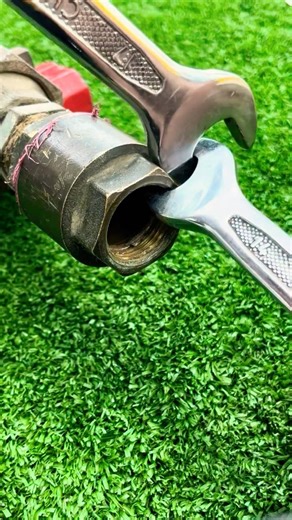 DIY Inventor Hack! Remove Stuck Threaded Fitting in Seconds