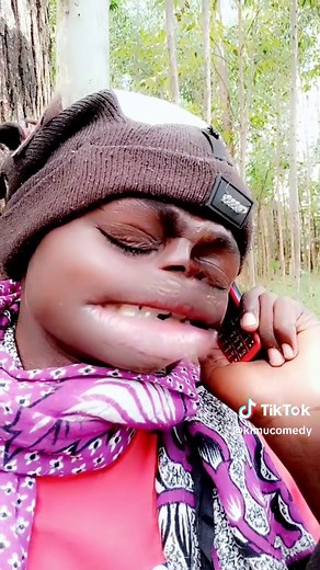 Kimu Comedian: Engaging Phone Call in Nature