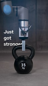 我們很興奮地宣布，我們的高負載協作型機器人 UR20 和 UR30 現在變得更強大了！在不增加用戶任何成本的情況下，我們提升了它們的有效負載能力，更高的生產效率和更大的產出！特別適合需要處理重物的堆棧應用： - 🏋️‍♂️ UR20 承載高達 25 公斤 - 💪 UR30 則可承載高達 35 公斤 最棒的是，這項升級完全免費！只需將您的 PolyScope 軟體更新到 5.19 或更新版本，即可立即享受這項改進。想了解更多？歡迎與我們聯繫 #UniversalRobots #協作型機器人 #負載提升 | Universal Robots