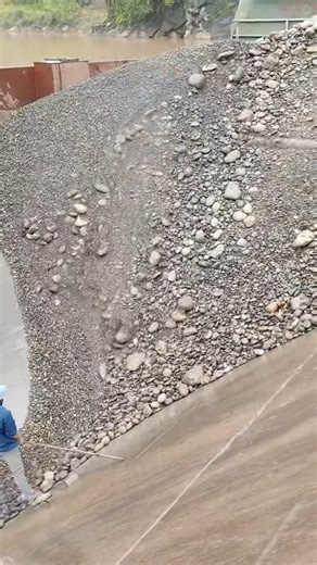 Barge unloading | USA Machines Channel