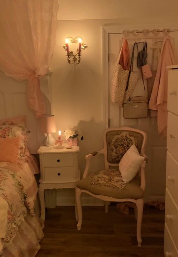 Vintage Bedroom Tour with Nighttime Aesthetics