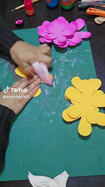 Cómo Hacer Flores Bonitas con Foamy