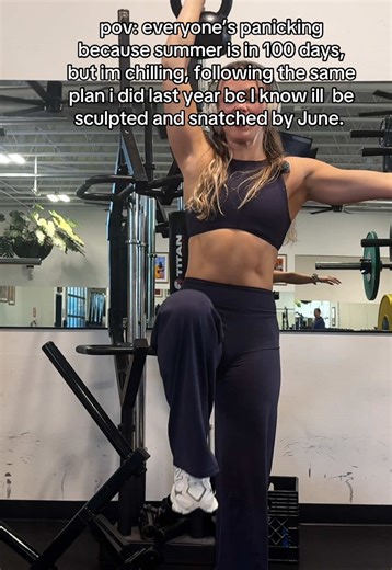 Deep core in every workout X progressive overload strength is like combining a solid core class with a personal training session. Comment if you’re in! ( or if you’ve been on it for while ALIGN GILRIES CHIME IN )