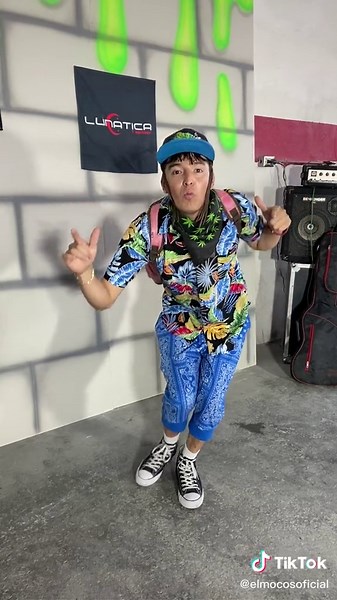 Bailando la Cumbia: El Mocos Oficial