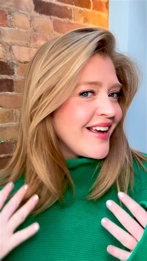 Meredith Shaw on Instagram: "a little thing that makes a big difference ✨ this is your sign to book that trim ✂️ The 3 @kerastase_official products I’m using at home for hair maintenance & scalp rejuvenation : * Premiere Concentré - clarifying pre treatment for damaged hair prone to calcium build up * Genesis Bain Hydra Fortifiant - daily shampoo to reduce hair fall from breakage * Genesis Serum Fortifiant - daily serum to strengthen roots & soothe scalp 📍 @pomme.to @nicolepommehair * I realize