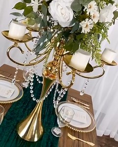 Emerald green and gold work for any season! ✨⁣ ⁣ 🛒 Shop centerpieces:⁣ bit.ly/cvcenterpieces 🛒 Shop velvet: bit.ly/cv-velvet | CV Linens