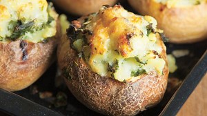 Jacket potatoes with cheesy kale - Netmums