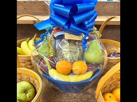 How I build a Fruit & Snack Gift Basket