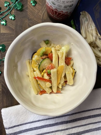 Pasta primavera night with the dreamiest light creamy sauce. 🍝🌿 Started by sautéing cauliflower, broccoli, bell peppers, red onion, zucchini, delicata squash, grape tomatoes, and peas in Bono Mediterranean Selection B Organic Extra Virgin Olive Oil with Botticelli Minced Garlic in Extra Virgin Olive Oil and briny Sanniti Kalamata Olives. Then I added butter, cream, Locatelli Grated Pecorino Romano Cheese, and lemon juice to create a light, silky sauce right in the pan. Finished by tossing in P