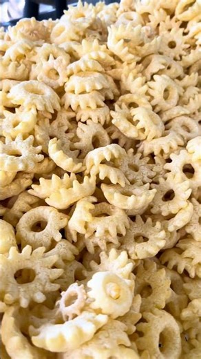 A complete set of puffed food production line machinery and equipment