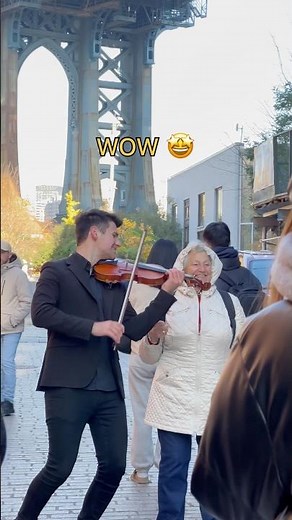 Bella Ciao on Violin Stopped the Streets of NYC 🇮🇹🎻 (You Won’t Believe This Crowd)