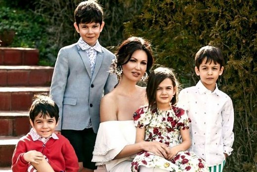 Cum arată copiii Nicoletei Luciu în 2024! Paparazzi i-au surprins în plină stradă, iar fanii au fost surprinși să vadă cât de înalt este fiul ei cel mare | PRO TV